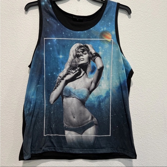 Black and White Graphic Tank Top - Picture 2 of 3